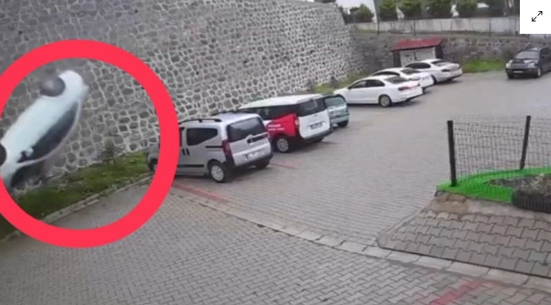 Ordu'da istinat duvarıyla site bahçesi arasında hayatını kaybeden otomobil sürücüsü: Skandal Kaza!