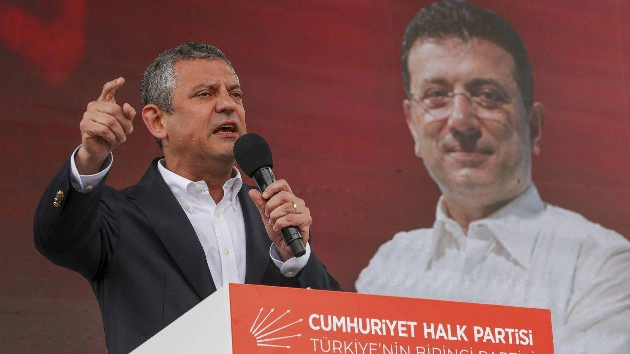Özgür Özel, programları iptal ederek İstanbul'a geliyor: İmamoğlu'na sürpriz ziyaret!