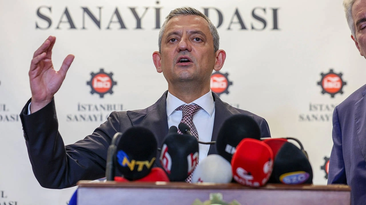 Özgür Özel: "Sokakta Yürüyemeyenlerden Değiliz"