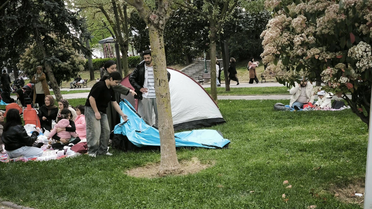Polis, Depremzede Gezi Parkı Çadırlarına Sert Müdahalede Bulundu!
