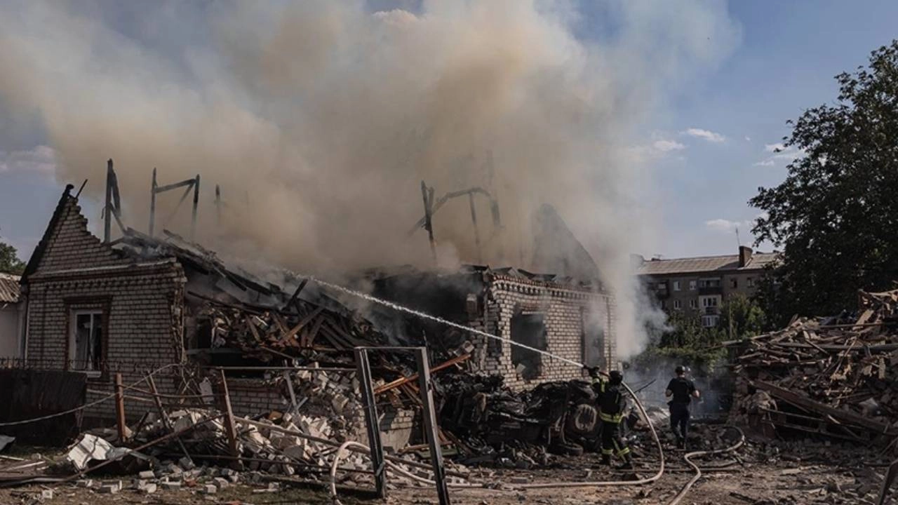 Rusya, Donetsk'te son bir haftada 5 yerleşim birimini işgal etti!