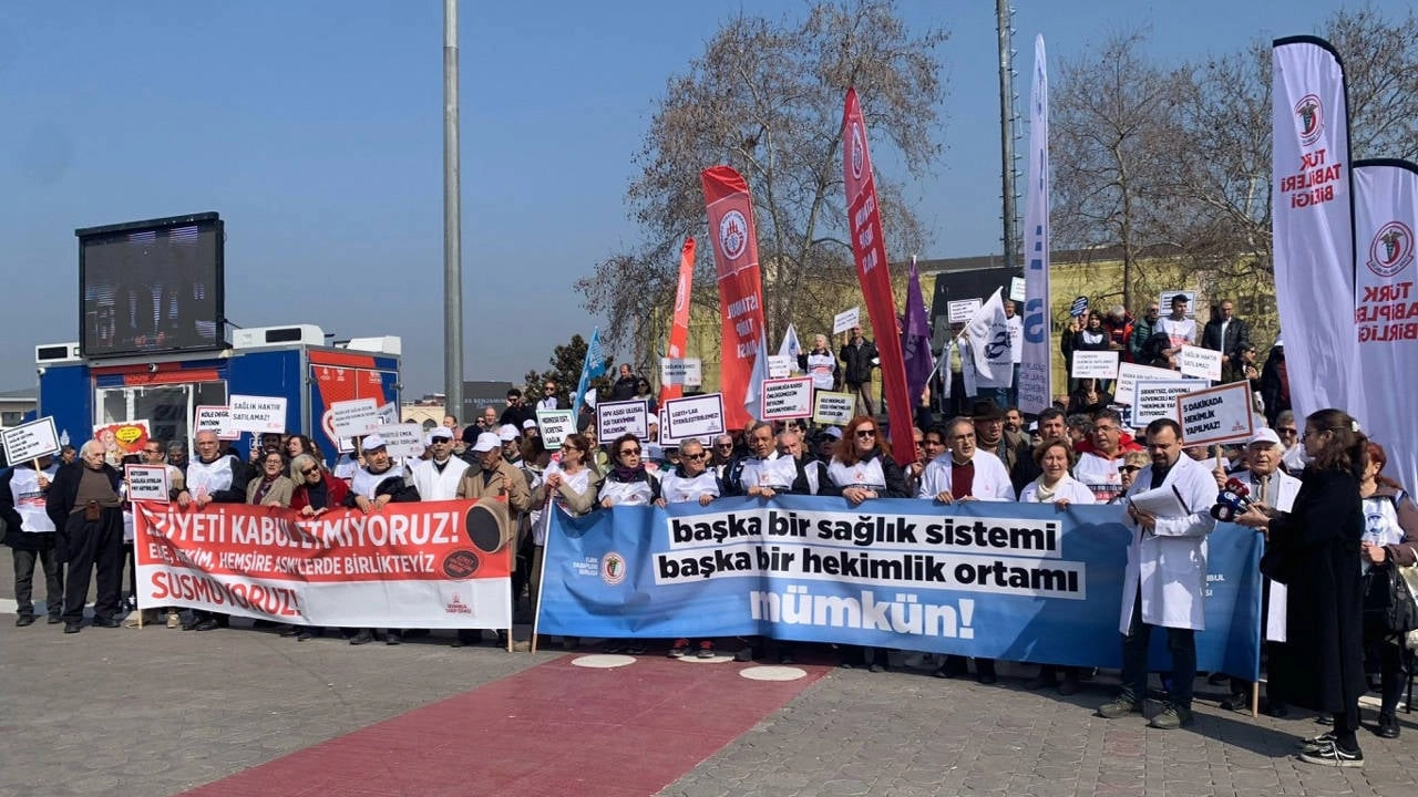Sağlık Çalışanları Tıp Bayramı'nda İş Bırakmayı Planlıyor