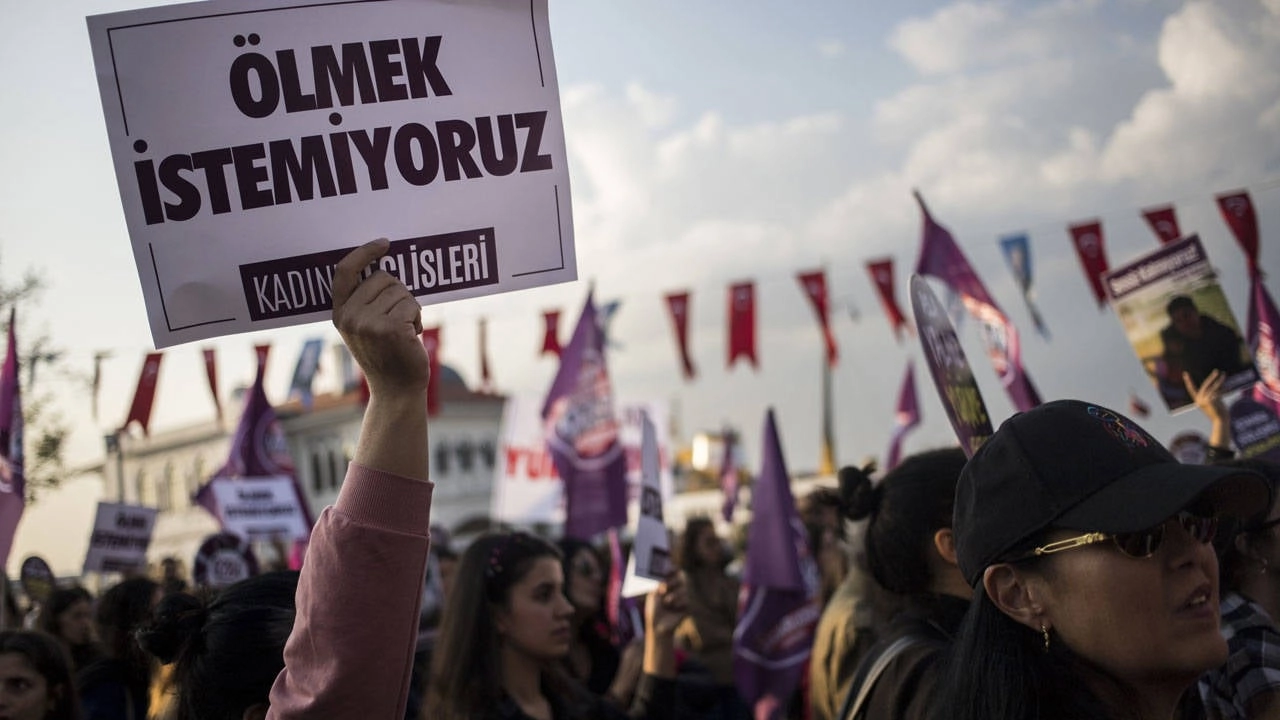 Şanlıurfa'da boşanma sürecindeki kadını öldüren erkek infaz etti!