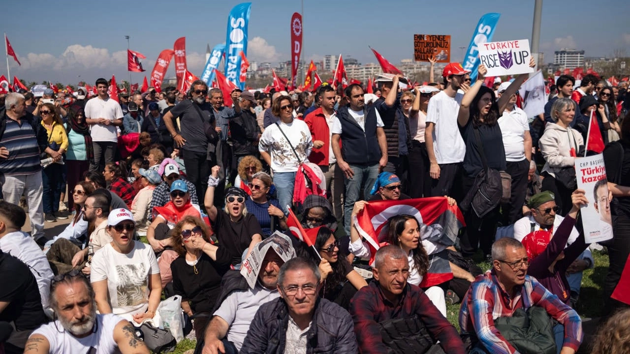 Saray Rejimi: Adaletin Celladı mı? Zorba İstifaya Zorlanıyor!