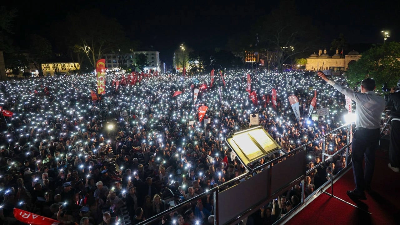 Saray Rejimi Baskı ve Yıkım Yolunda