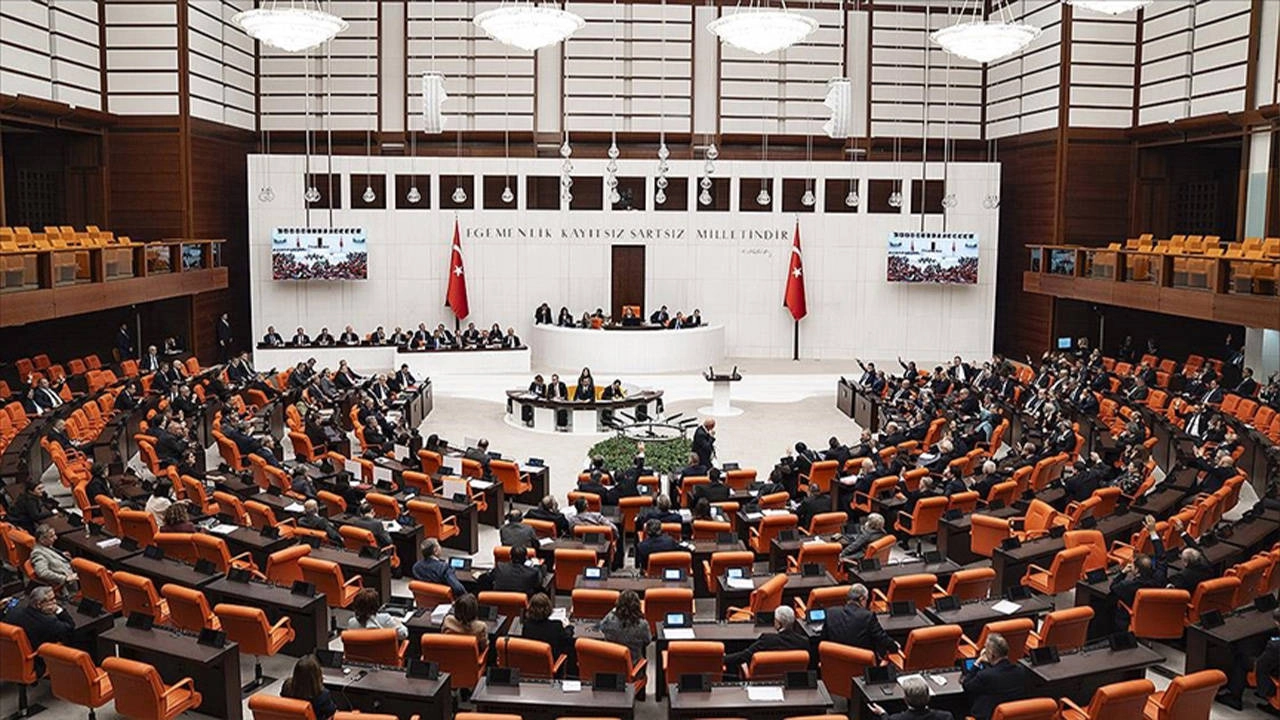 "Siber Güvenlik Kanunu Meclis'ten Geçti: Muhalifler Alarmda!"