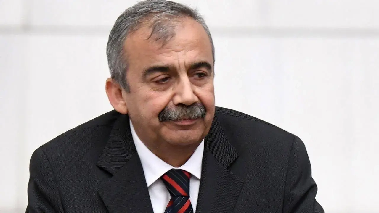 Sırrı Süreyya Önder'in tedavisi devam ediyor: Doktorlardan yarın sürpriz açıklama bekleniyor