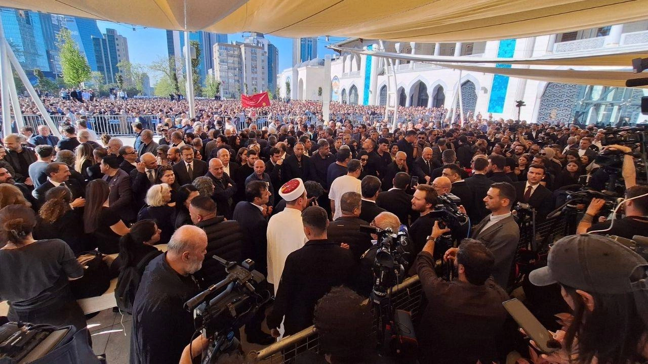 Süreyya Önder'in Sırları Toprağa Verildi