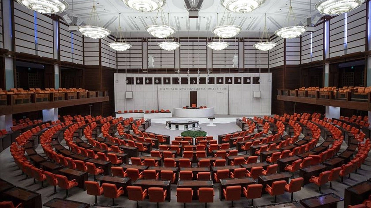 TBMM'deki milletvekili sayısı tarihi düşüşle 592'ye indi!