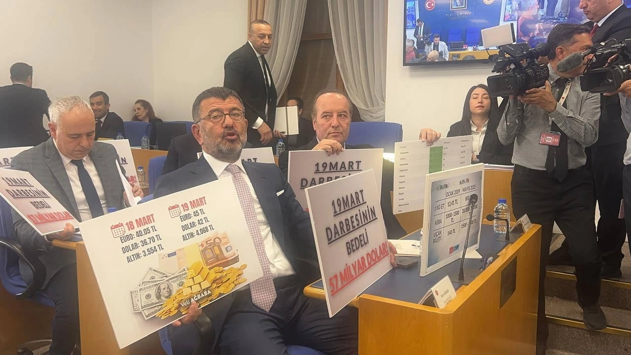 "TCMB Başkanı Karahan'a Protesto: Heybede Turplar Hazır mı?"
