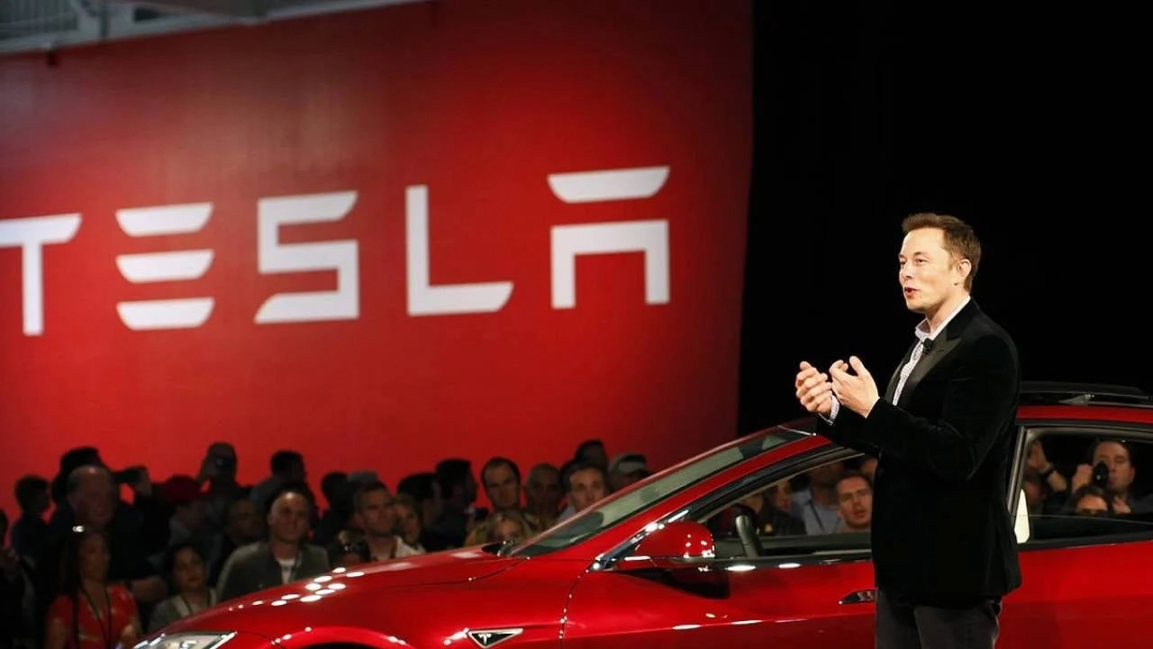 Tesla, 240 bin aracını geri çağırıyor: Güvenlik endişeleri nedeniyle!