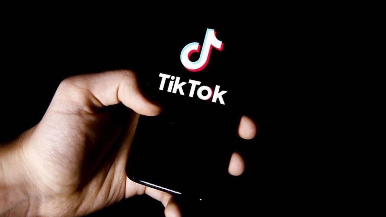 TikTok, yapay zekanın etiketlediği içeriklere imza atarak video paylaşımının kara kutusunu açtı!