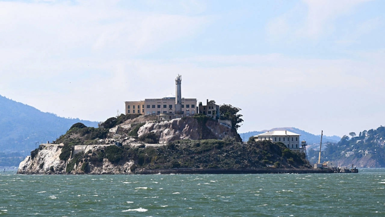 Trump, 'Azılı suçlular için Alcatraz hapishanesi yeniden açılsın' talimatı verdi.