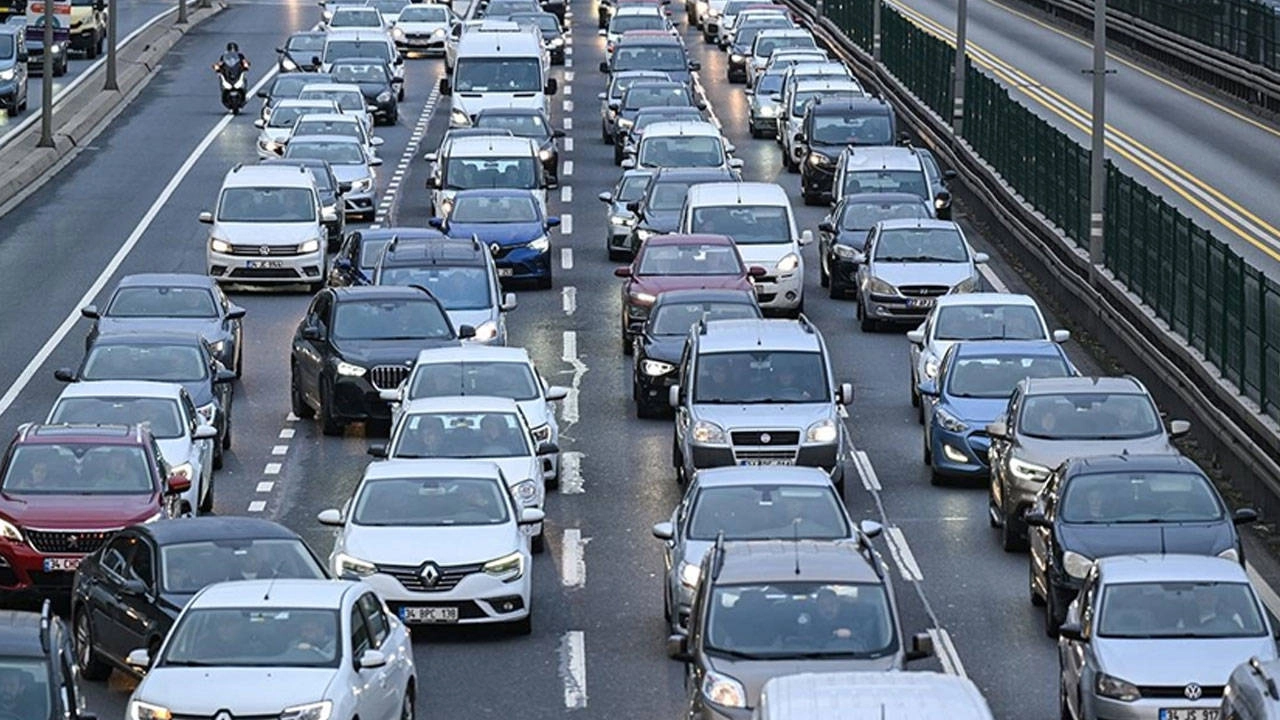 TÜİK verilerine göre Mart'ta 195 bin 682 aracın trafiğe kaydı yapıldı: Yollar daha da kalabalıklaşacak!