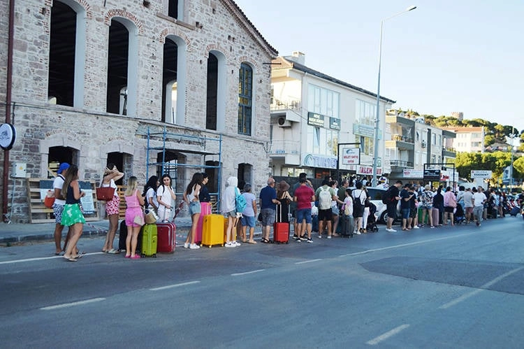 Türk Turistlerin Yunanistan İşgali!