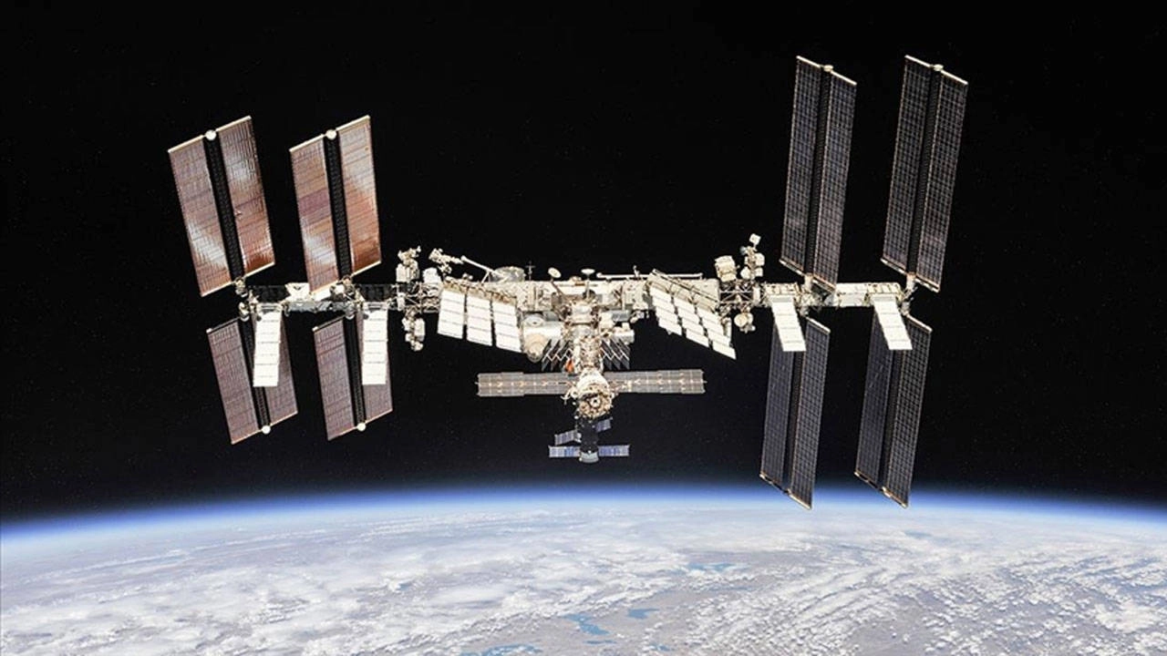 Uzaydaki Mahsur Astronotlar 2025'e kadar Dönemeyecek!
