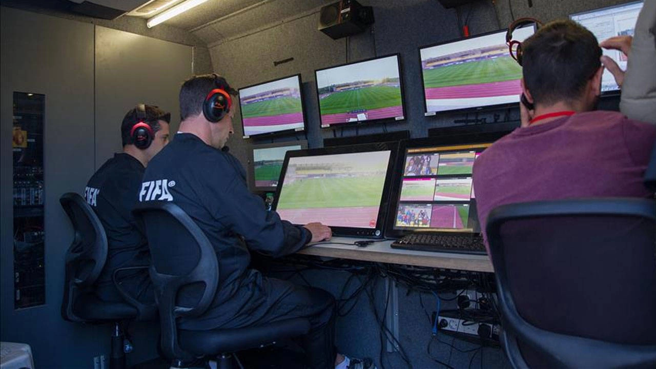 VAR Hakemi Kasımpaşa-Beşiktaş Maçında Belli: Adaletsizlik Kokusu mu?