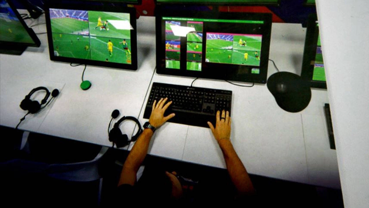 VAR Hakemi: Sivasspor-Fenerbahçe Maçında Hakem Skandalı!