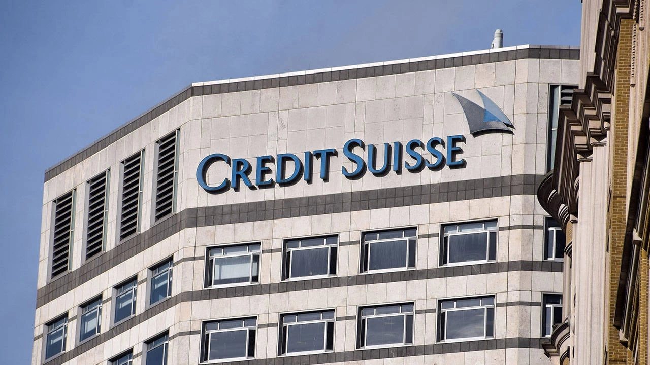 "Vergi Kaçırmaya Yardım Eden İsviçre Bankalarına Milyonlarca Dolar Ceza"