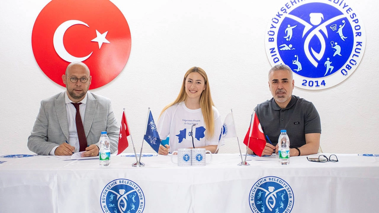 "Voleybol dünyasında sarsıcı transfer: Gizem Mısra Aşçı, Aydın Büyükşehir Belediyespor'a katıldı!"