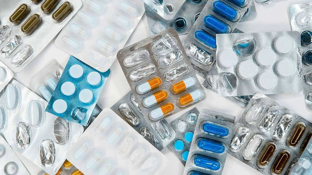 Yapay Zekâ, Antibiyotik Üretimine Girişiyor: Doğalın Yerine Makine Mi Geçecek?