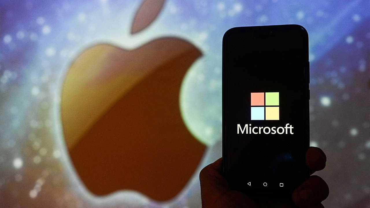 Yapay zekâ atağıyla Apple, Microsoft'u sollayarak zirveye çıktı!